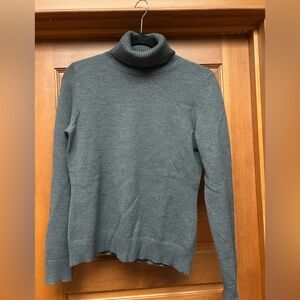 Banana Republic gray merino wool turtleneck sweater